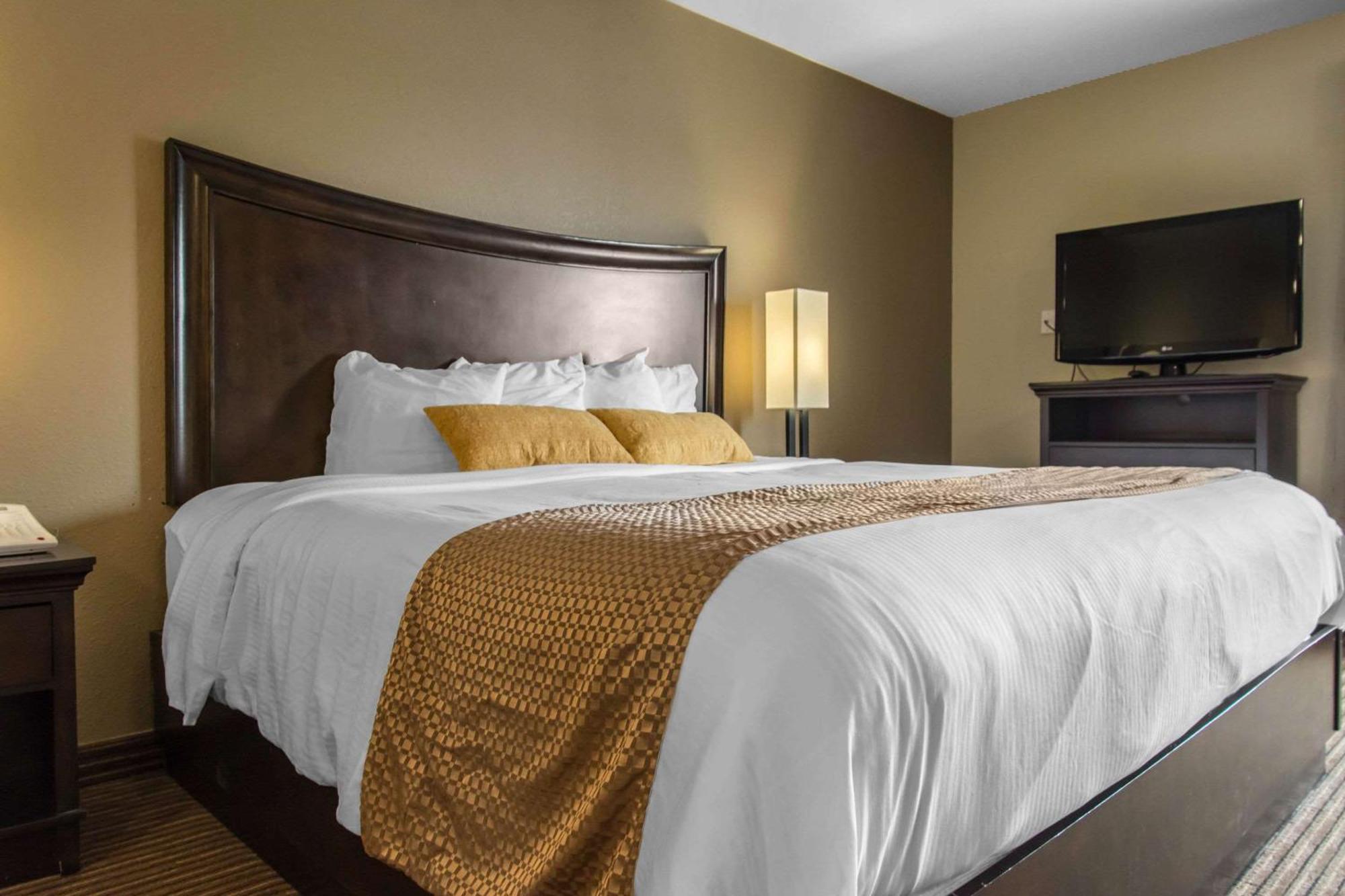 Mainstay Suites Виннипег Экстерьер фото