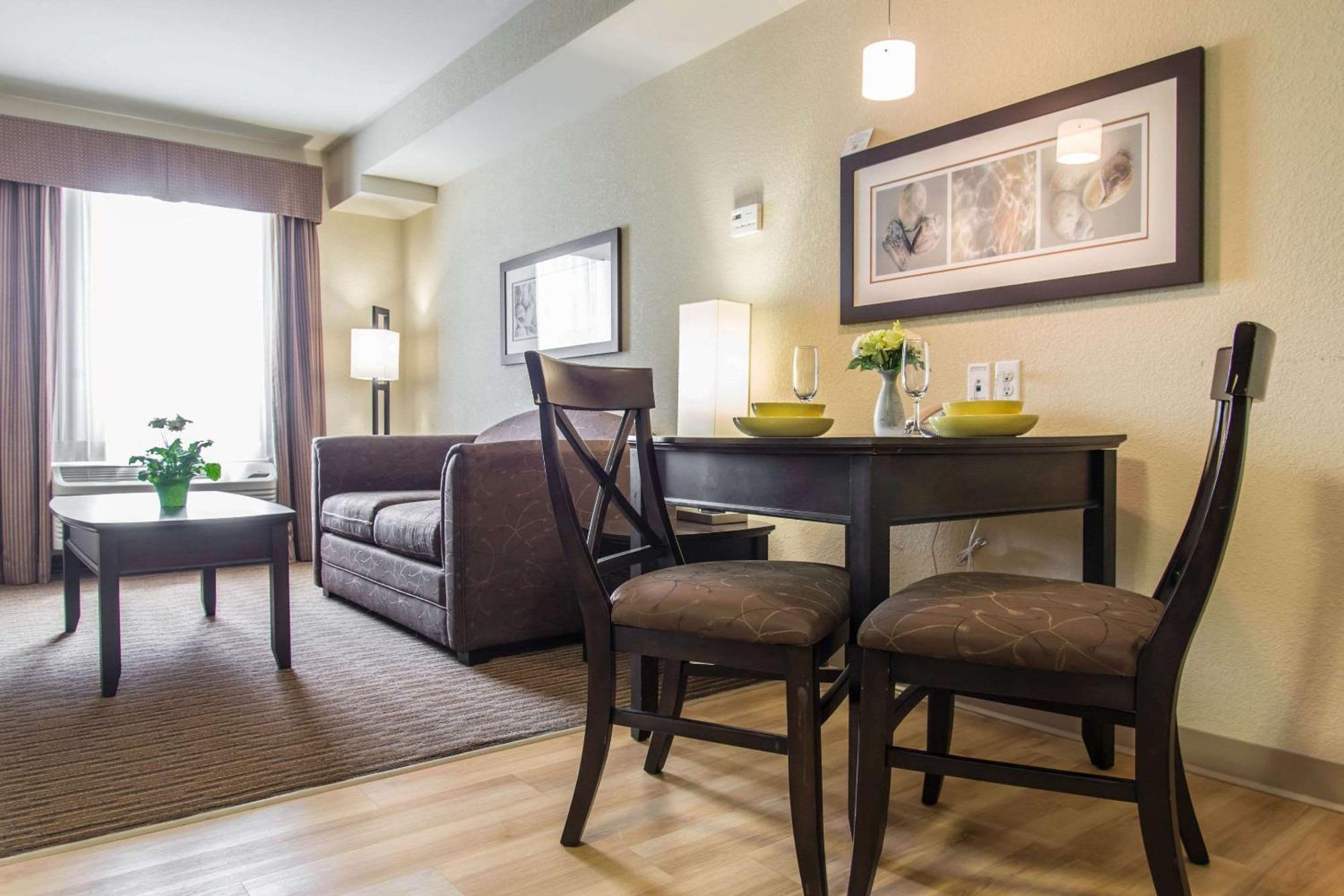 Mainstay Suites Виннипег Экстерьер фото