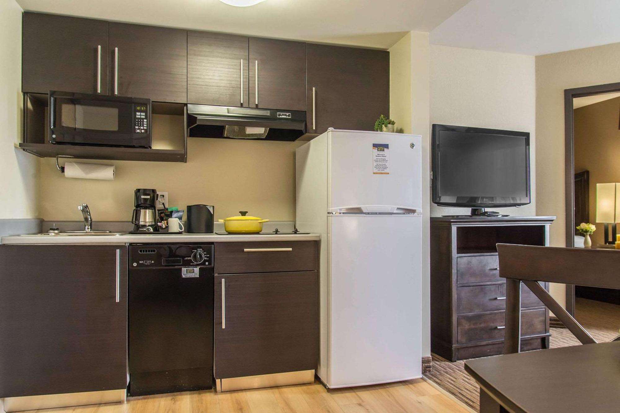 Mainstay Suites Виннипег Экстерьер фото