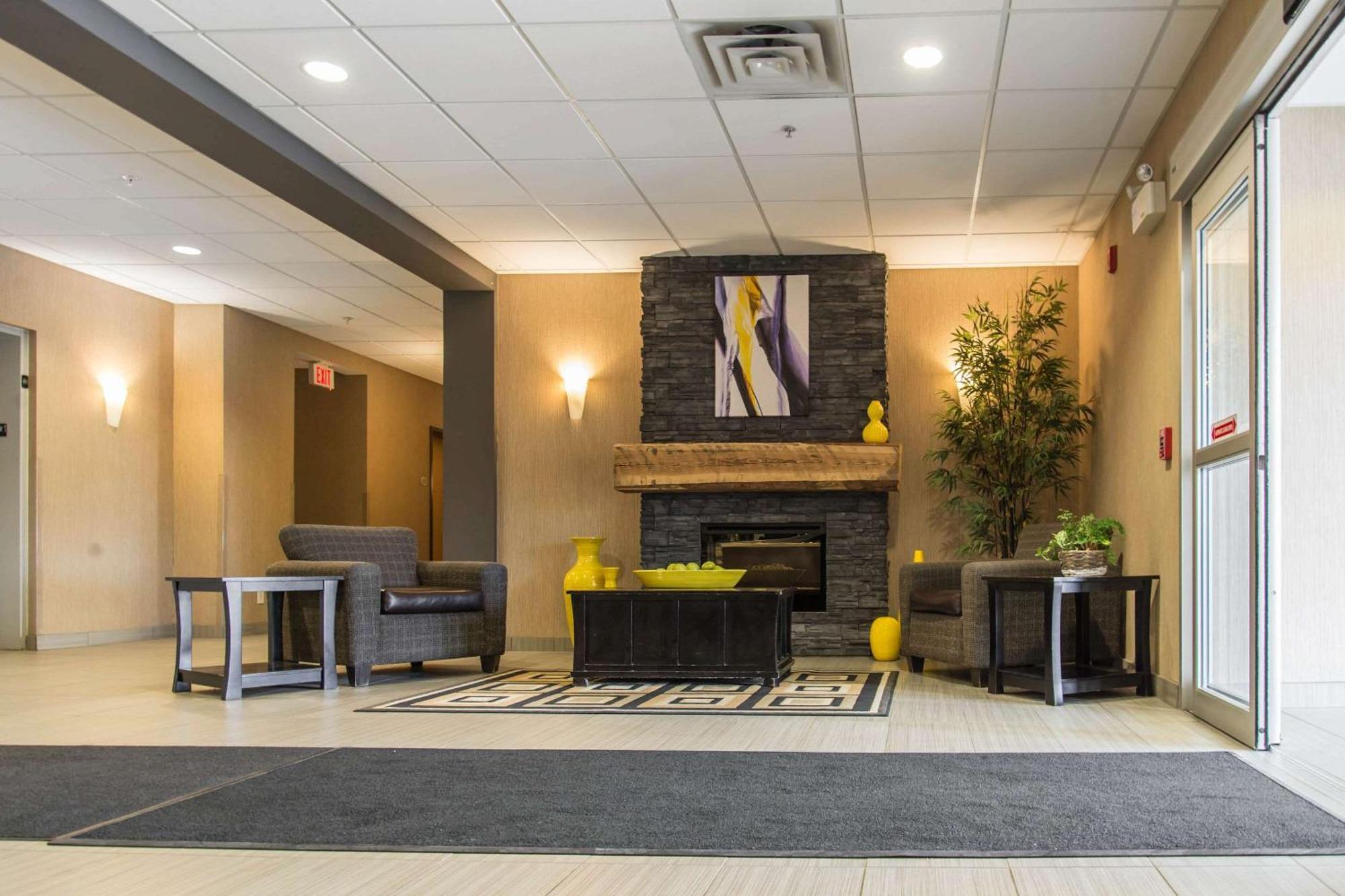 Mainstay Suites Виннипег Экстерьер фото
